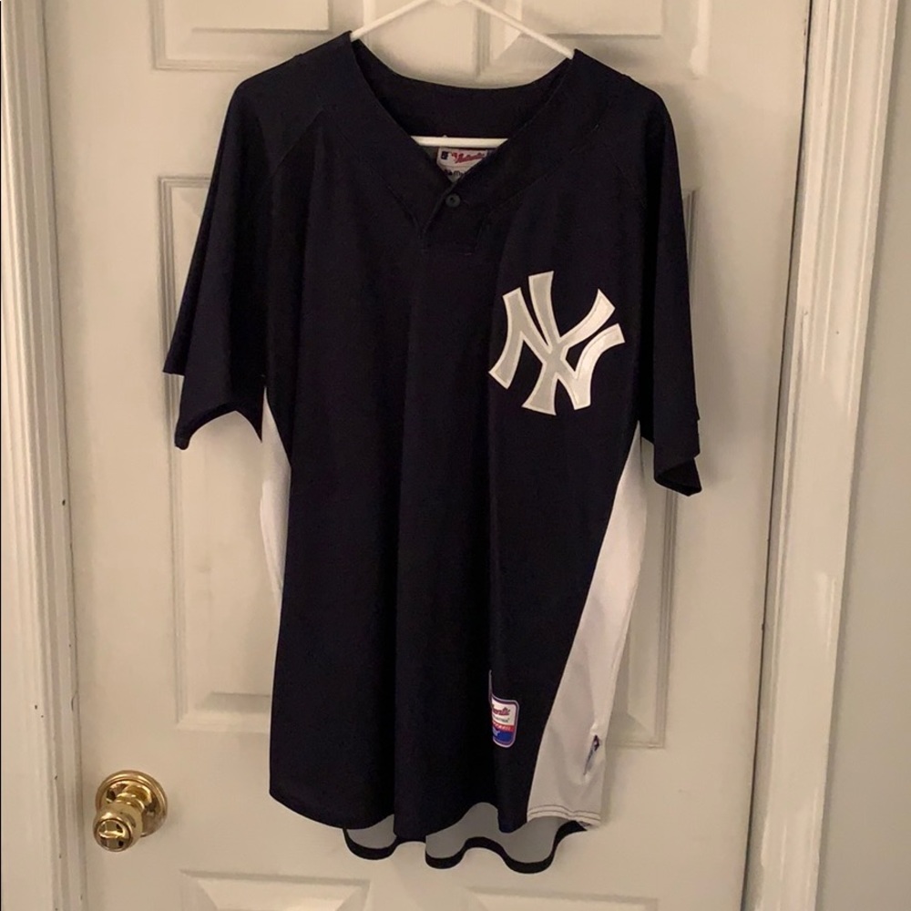 Authentic Men’s Majestic Yankee Shirt Size Large